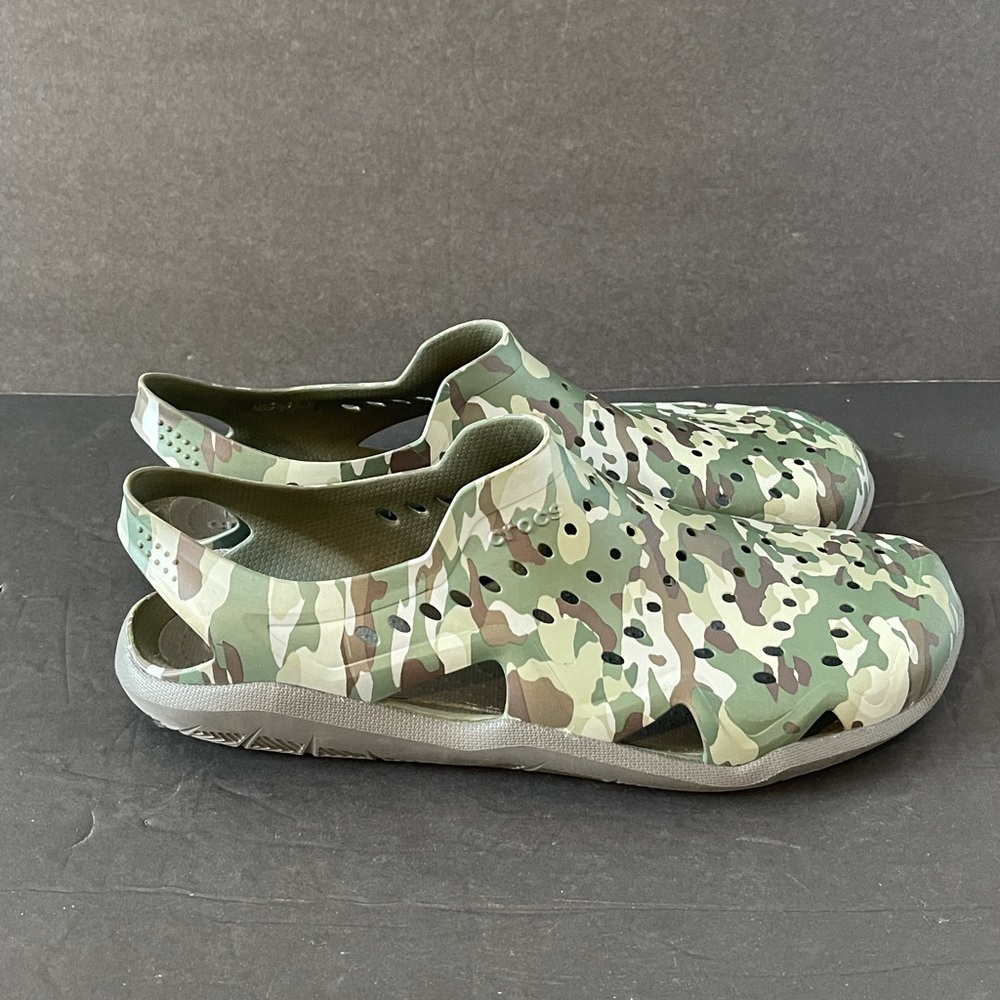 Crocs Iconic Comfort Brand Mens Size 12 Camouflage Rubber Sandals